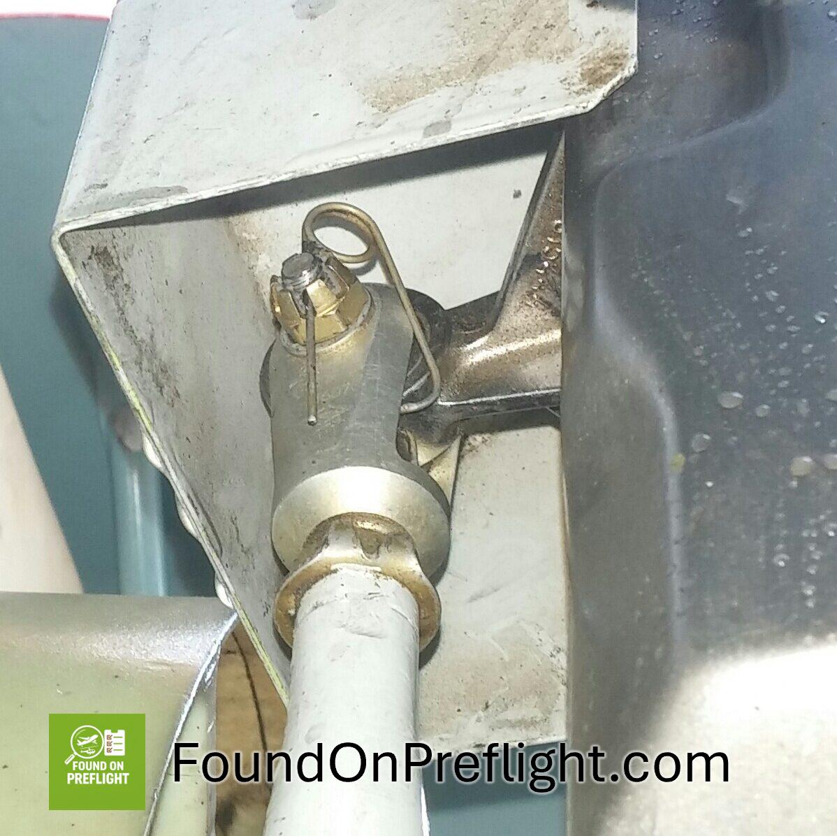 AS350 hydraulic flight control servo safety pin broken