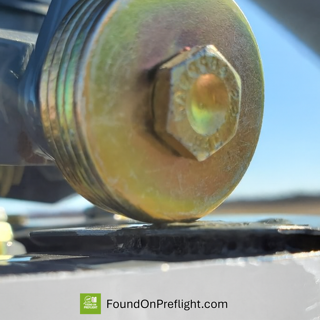 Washers on swashplate pitch link attachment hitting mast cowling