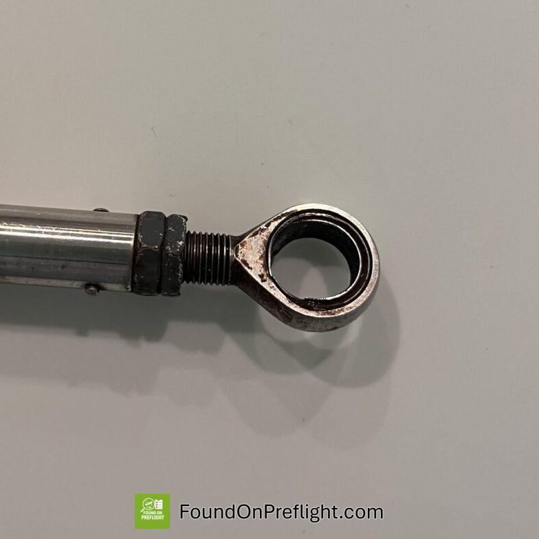 Robinson R44 – Pitch Link Rod End Failure
