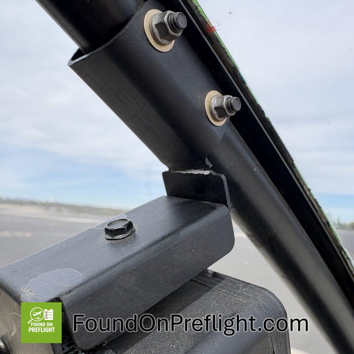 Robinson R22 – Compass Bracket Cracked