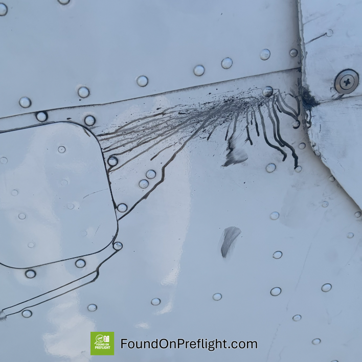 C172 cowling fretting (black streaks)