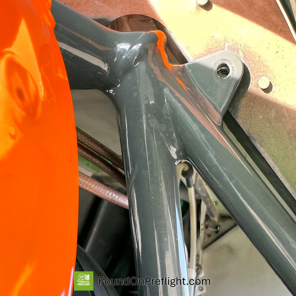 R22 missing screw at frame near tail attachment