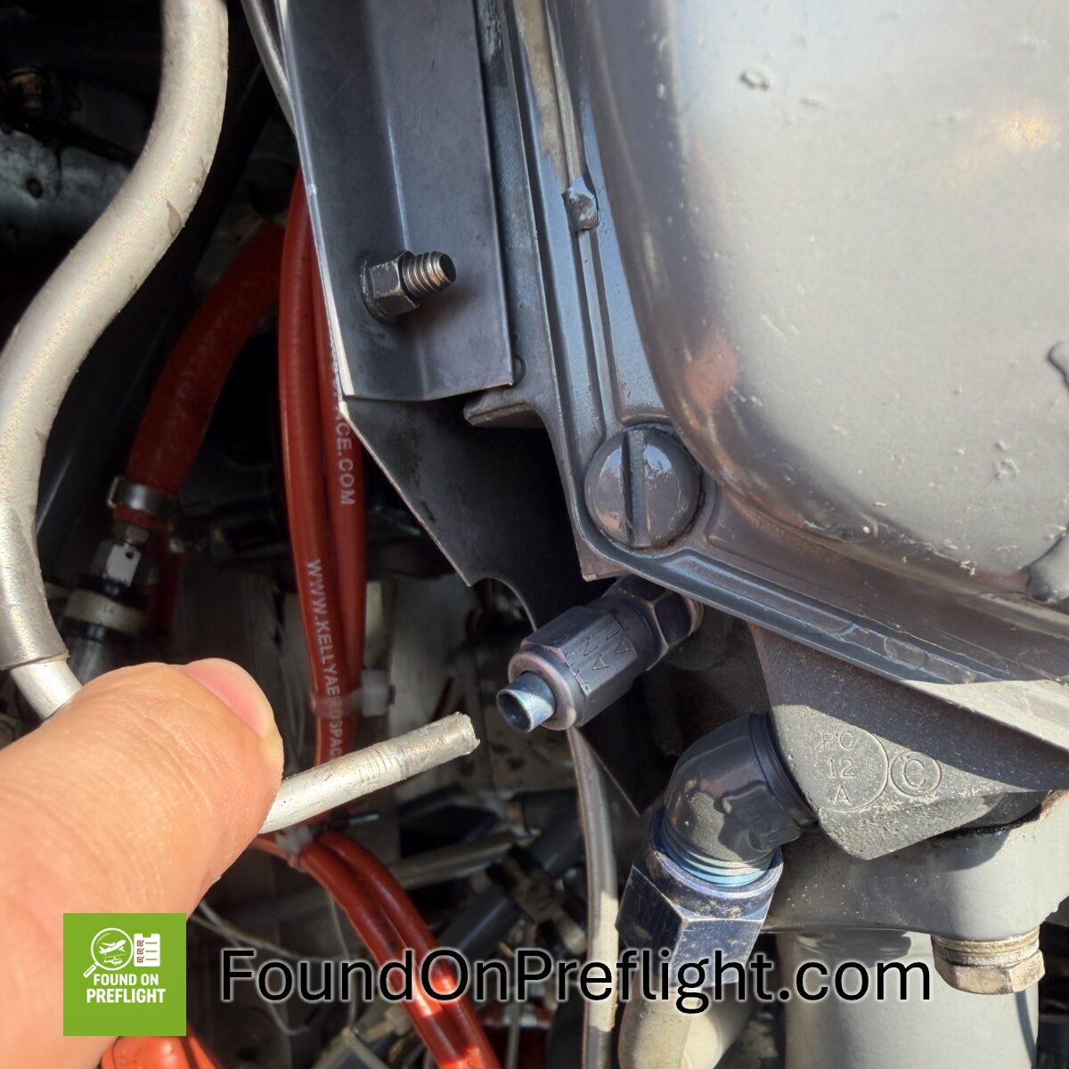 Robinson R22 – Broken Manifold Pressure Line