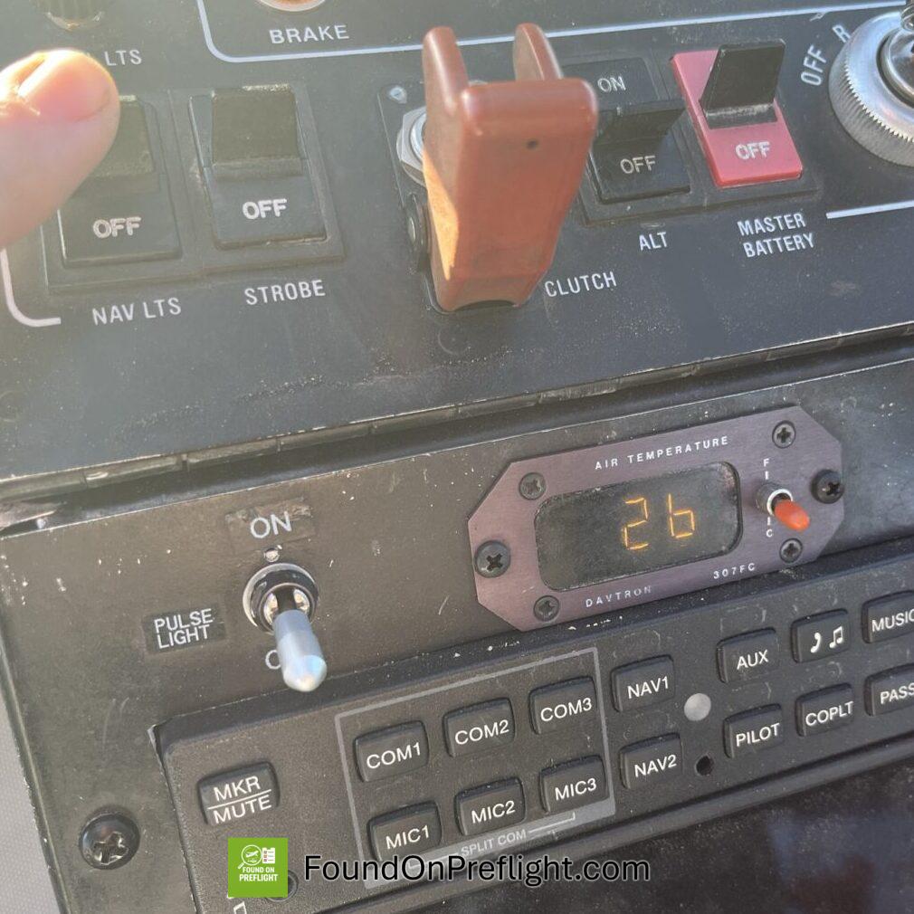 Robinson R22 – Radio Panel Lights Not Working