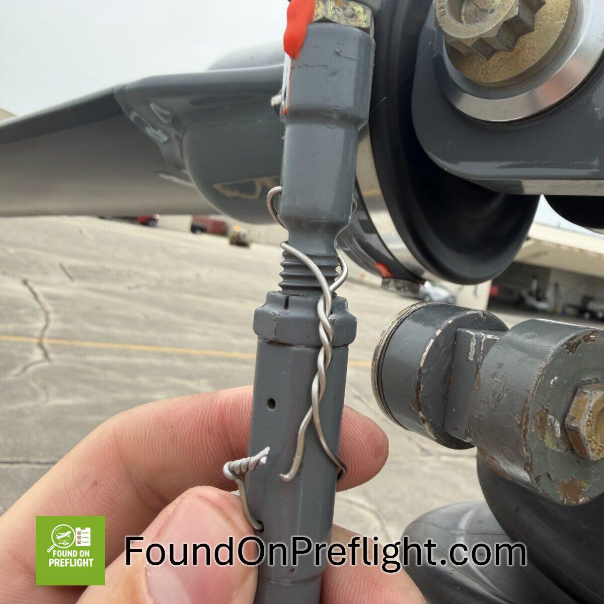 Robinson R22 – Snapped Safety Wire on MR Pitch Link