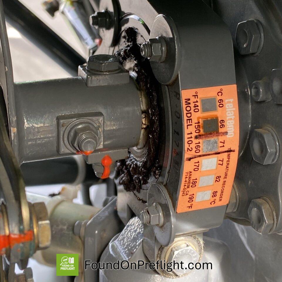 Robinson R22 – Excess Grease Upper Bearing