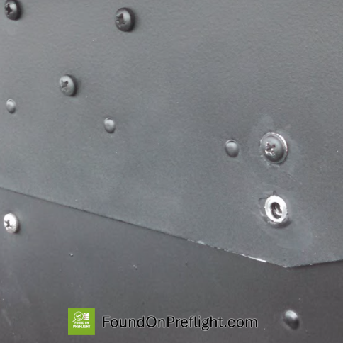 Robinson R22 – Center Console Screws Missing