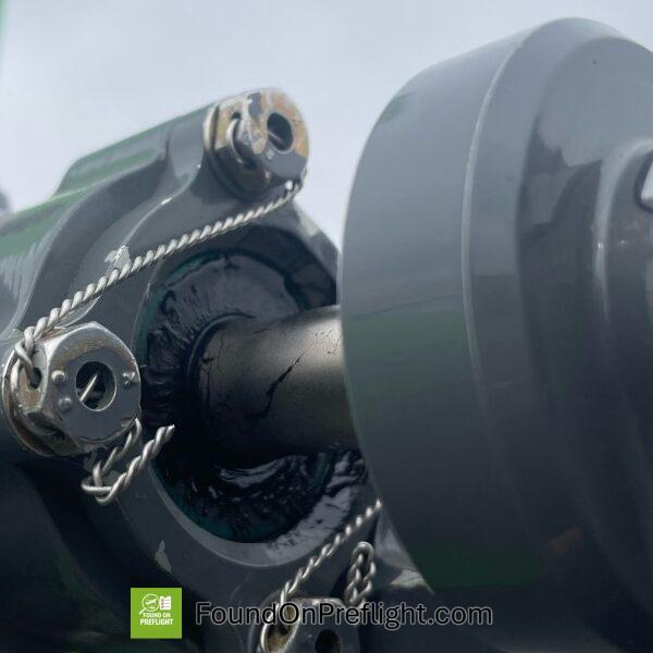 Robinson R22 – Tail Rotor Gearbox Output Shaft Leaking