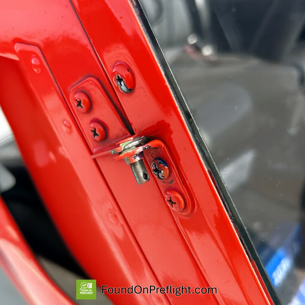 R44 door security pin missing