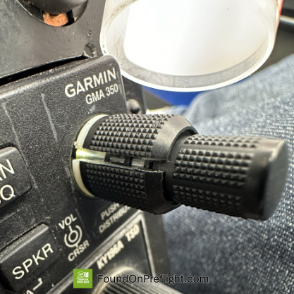 Robinson R44 – Cracked Radio Knob