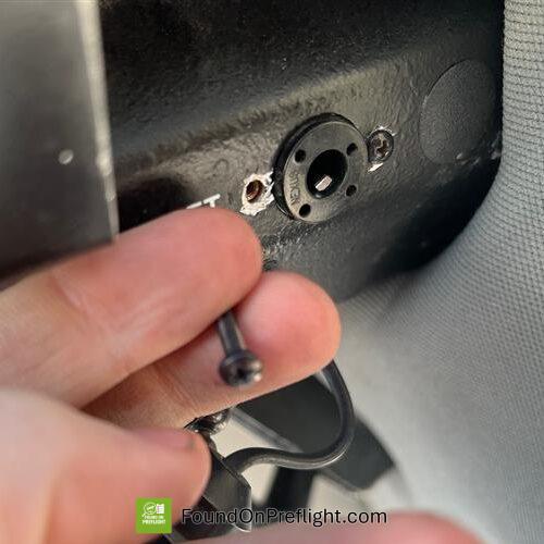 Robinson R22 – Headset Jack Screw Fell Out