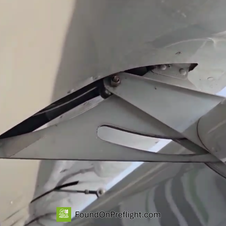 Cessna 172 – Flap Roller Play