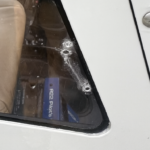 Robinson R22 – Cracked Side Window