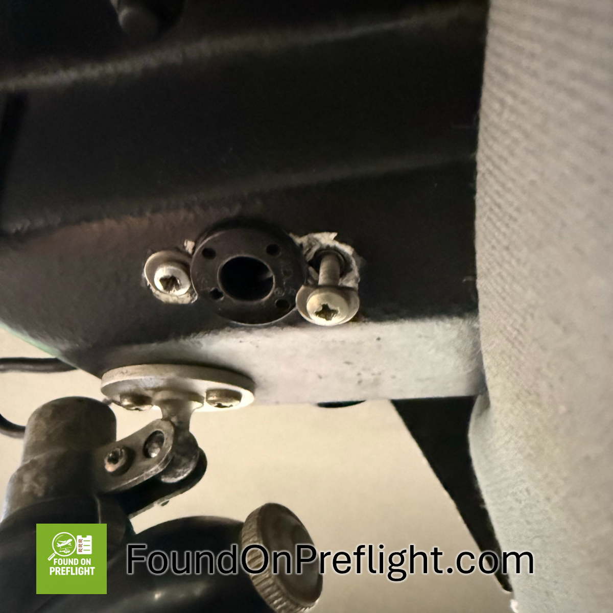 Robinson R22 - Headset Jack Screw Loose